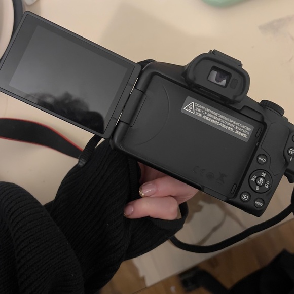 Canon EOS R50 Digital Camera - Picture 5 of 9